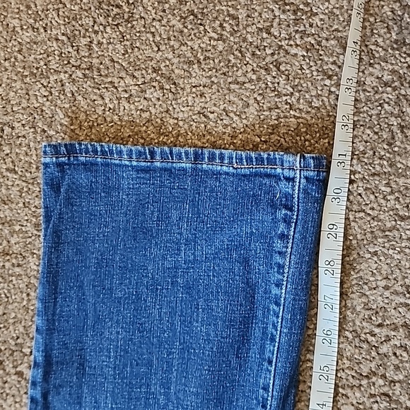 Relaxed bootcut Levis - Picture 7 of 12